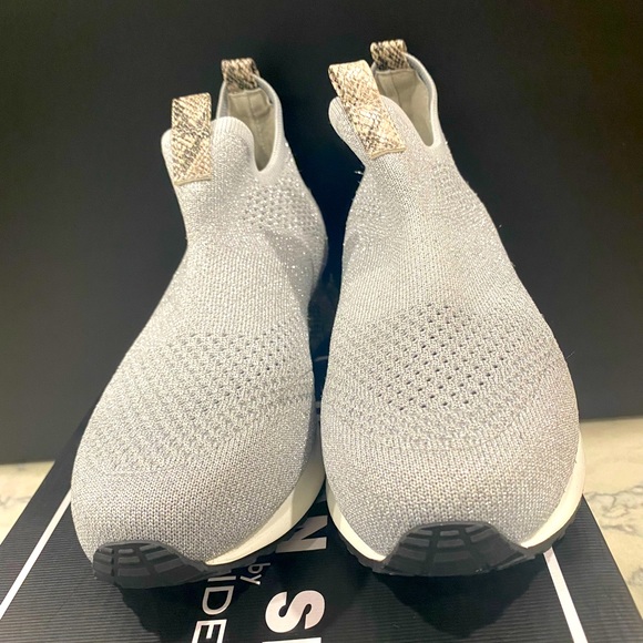 URBAN SPORTS by J/SLIDES Orion Metallic Silver Sock Sneakers NEW - Picture 3 of 4